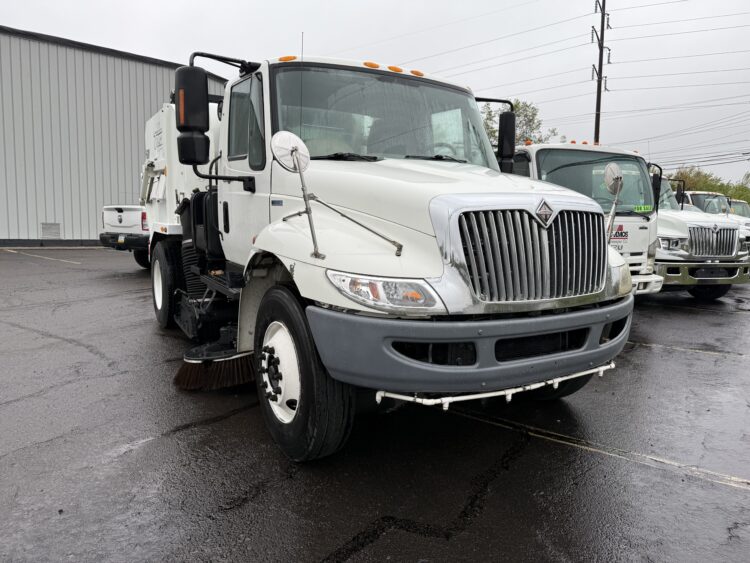 2010 International 4300 Tymco 600 #SW13